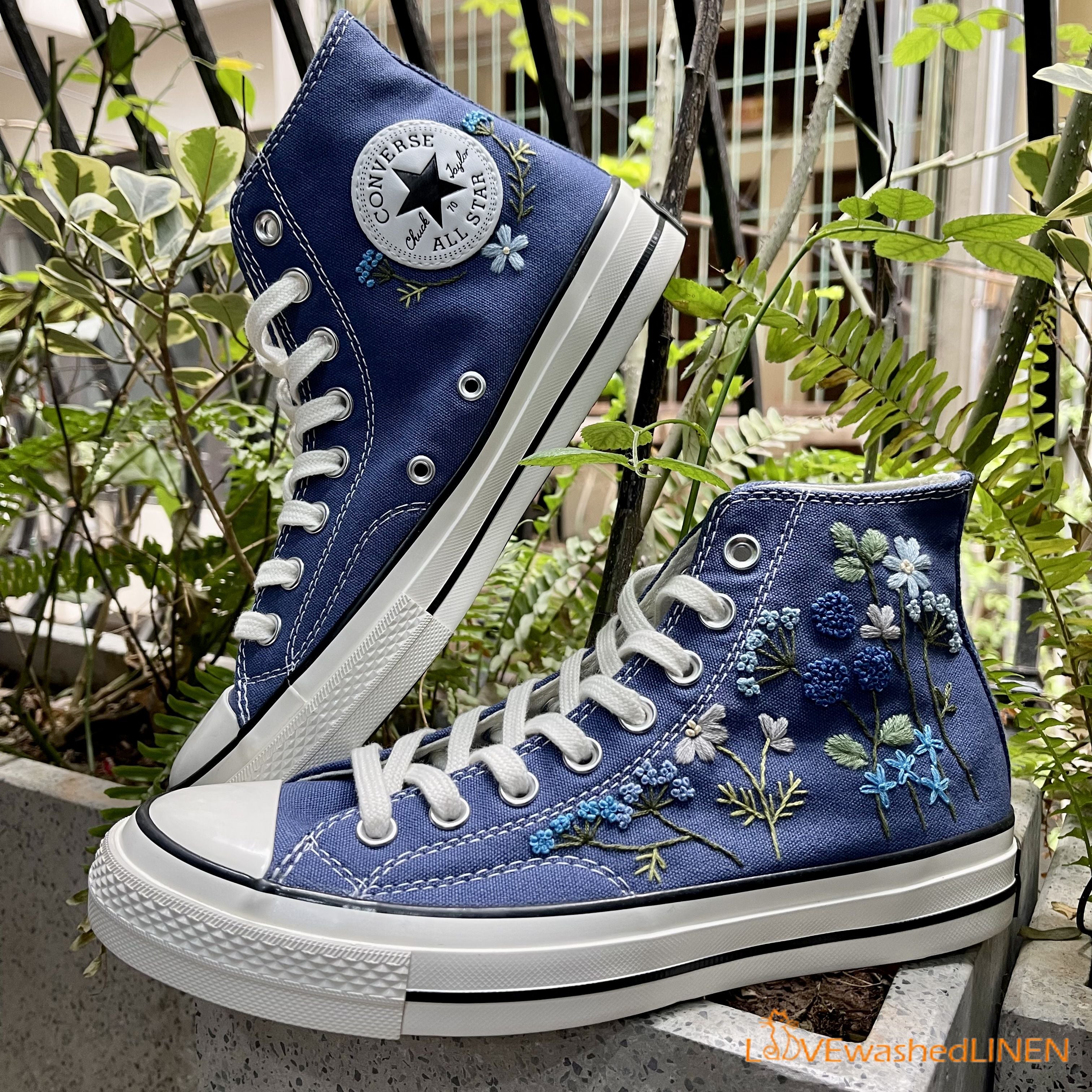 Converse with fashion embroidered flowers