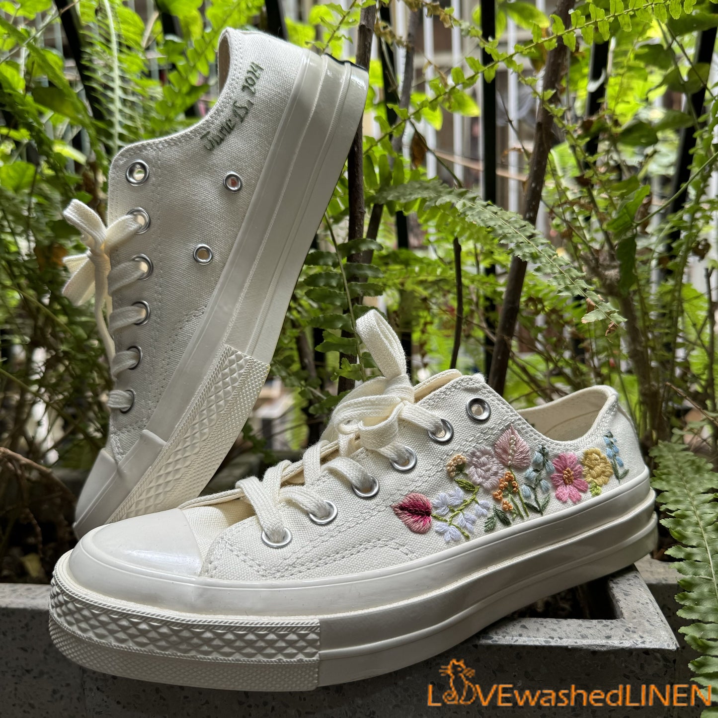 Custom Wedding Converse low tops / Wedding Flowers Embroidered Shoes/ Bridal Flowers Sneakers/ Wedding Bouquet Embroidered Sneakers