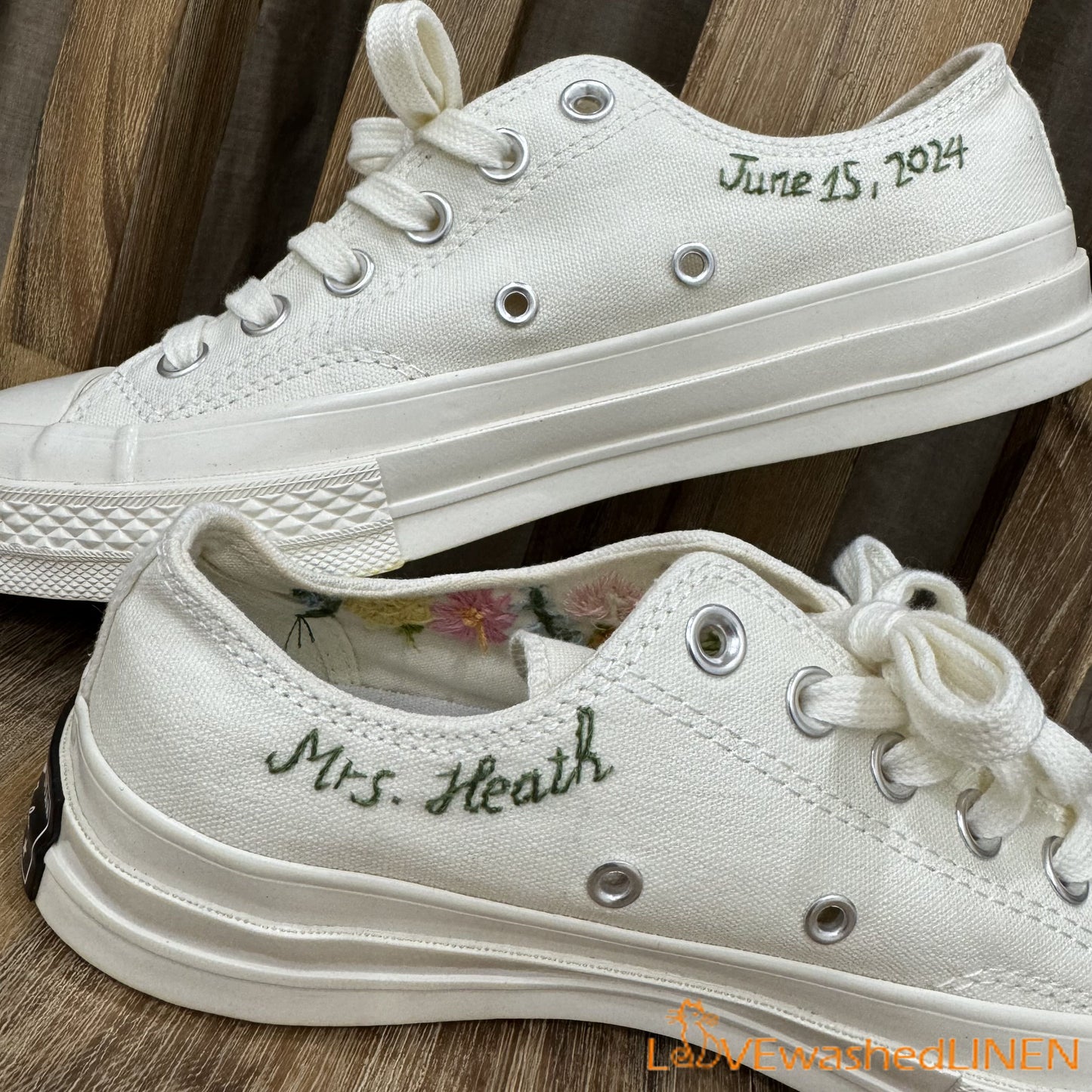 Custom Wedding Converse low tops / Wedding Flowers Embroidered Shoes/ Bridal Flowers Sneakers/ Wedding Bouquet Embroidered Sneakers