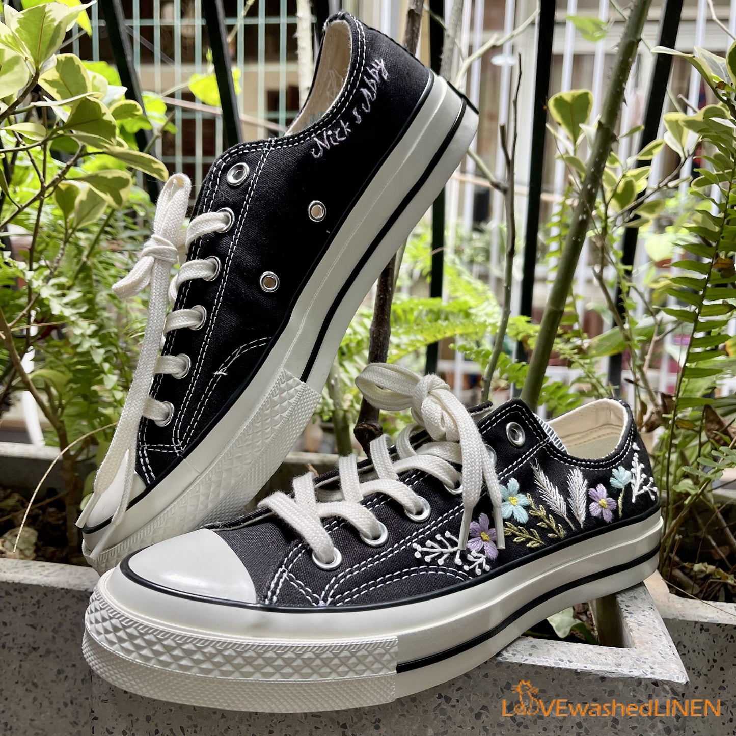 Feathers Embroidered Converse/ Custom Chuck Taylor Embroidered Flower/ Flowers Embroidered Converse Low Tops/ Flowers Embroidered Shoes