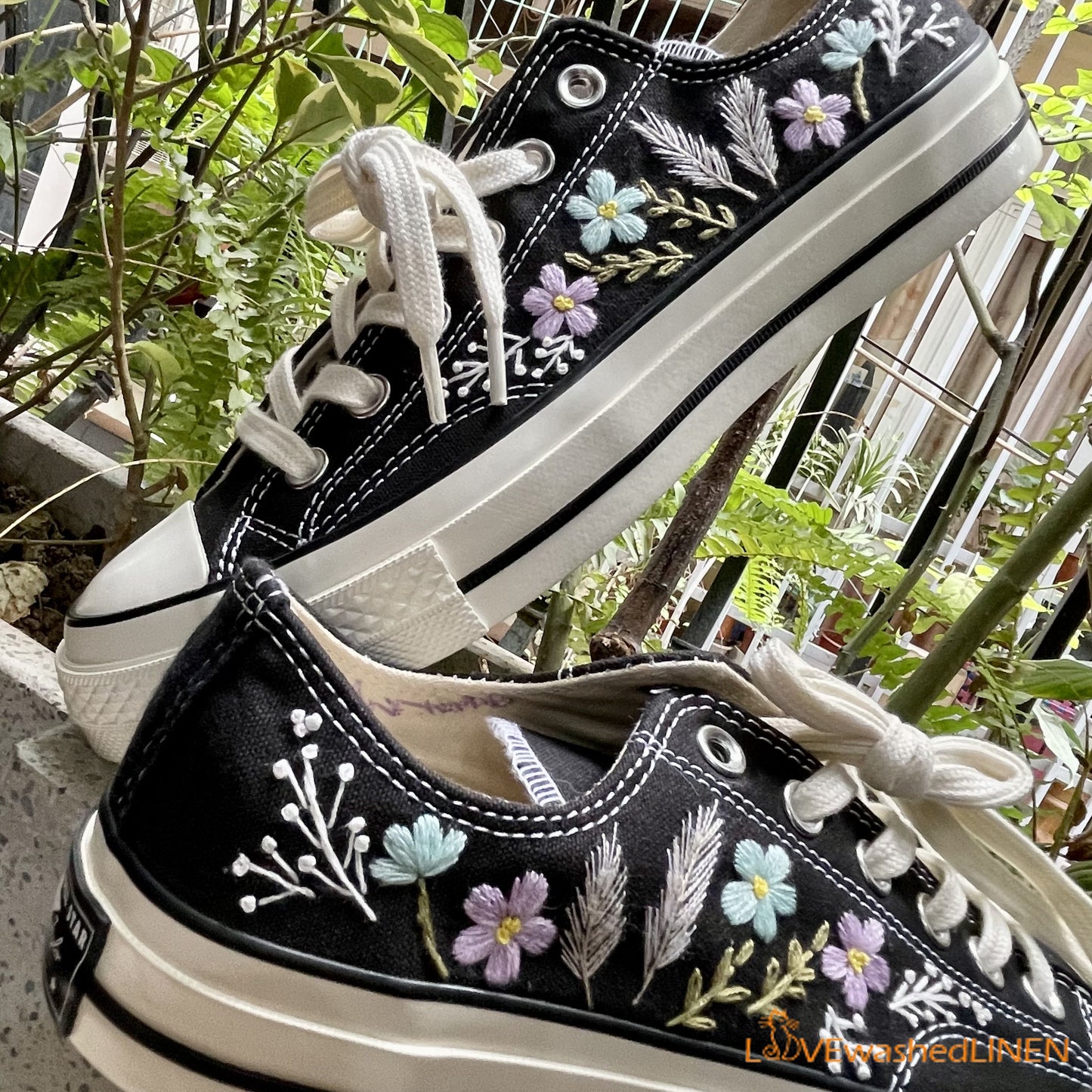 Feathers Embroidered Converse/ Custom Chuck Taylor Embroidered Flower/ Flowers Embroidered Converse Low Tops/ Flowers Embroidered Shoes