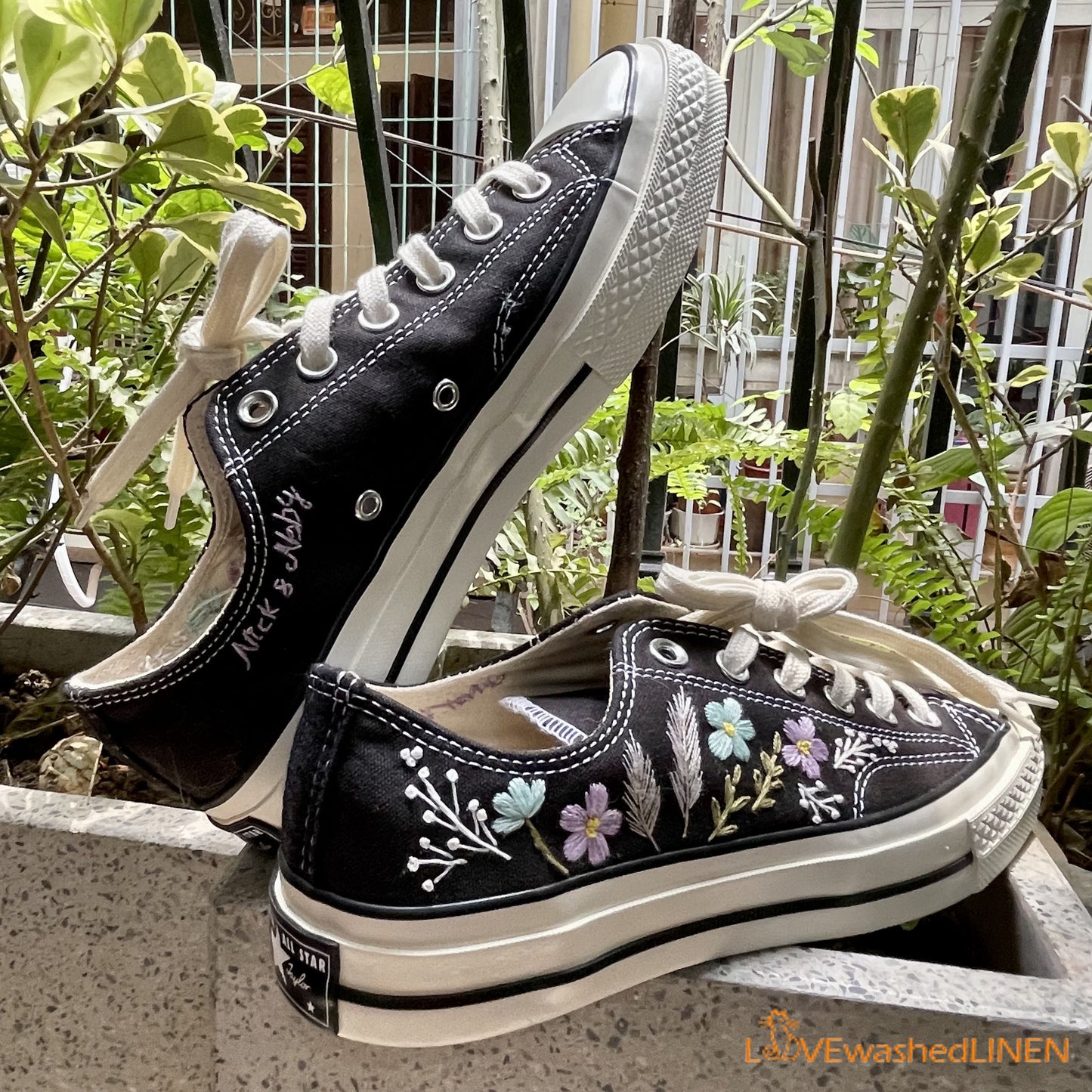 Feathers Embroidered Converse/ Custom Chuck Taylor Embroidered Flower/ Flowers Embroidered Converse Low Tops/ Flowers Embroidered Shoes