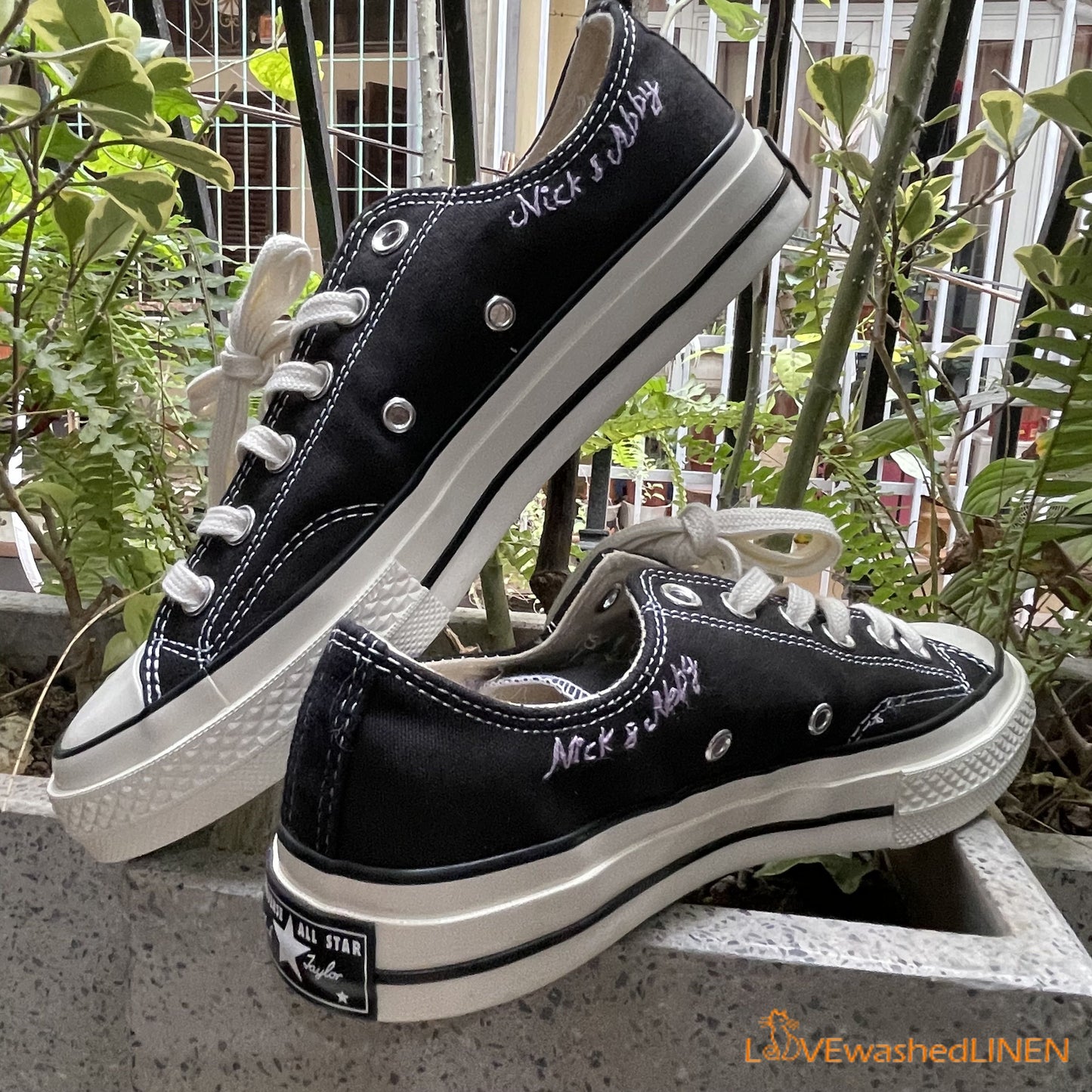 Feathers Embroidered Converse/ Custom Chuck Taylor Embroidered Flower/ Flowers Embroidered Converse Low Tops/ Flowers Embroidered Shoes