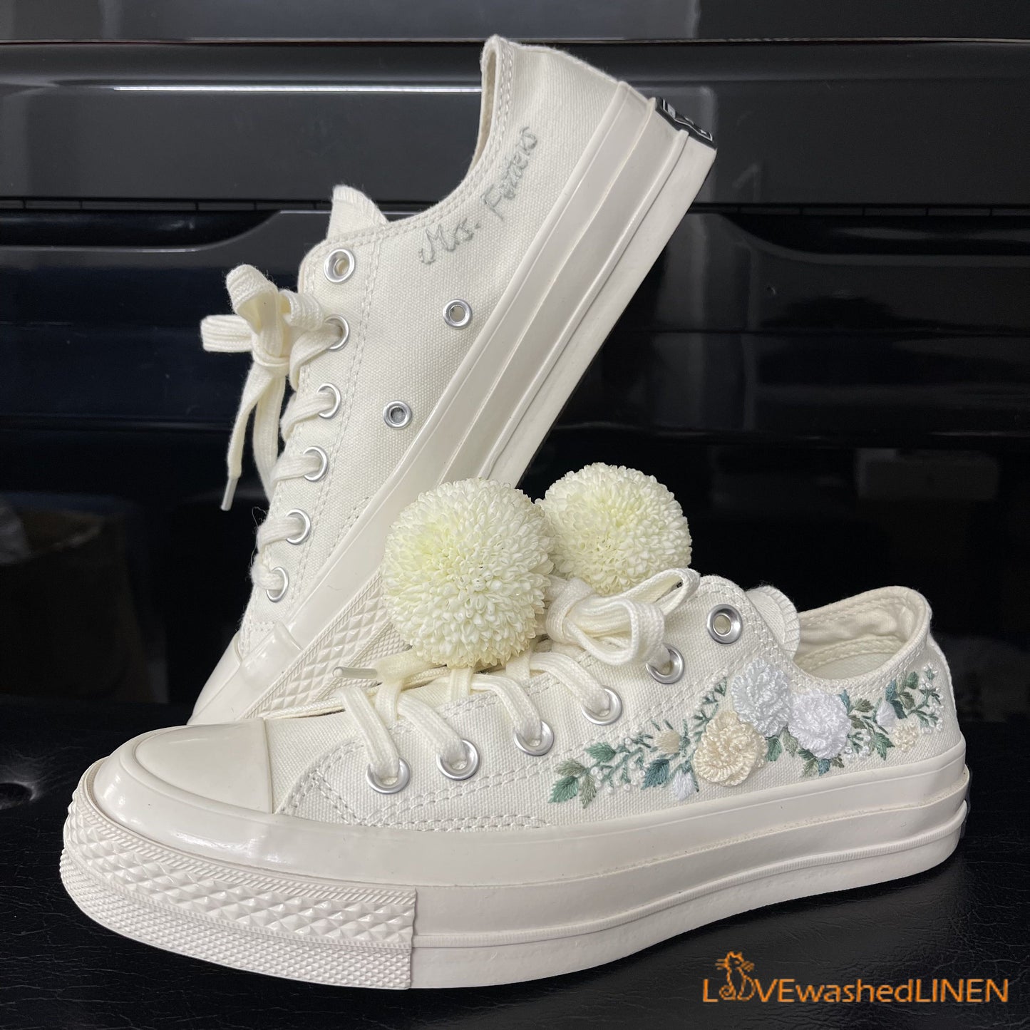 3 D Hand Embroidery Coverse Chuck Taylor/ Wedding Flowers Embroidered Converse/ Bridal Flowers Embroidered Sneakers Wedding Flowers