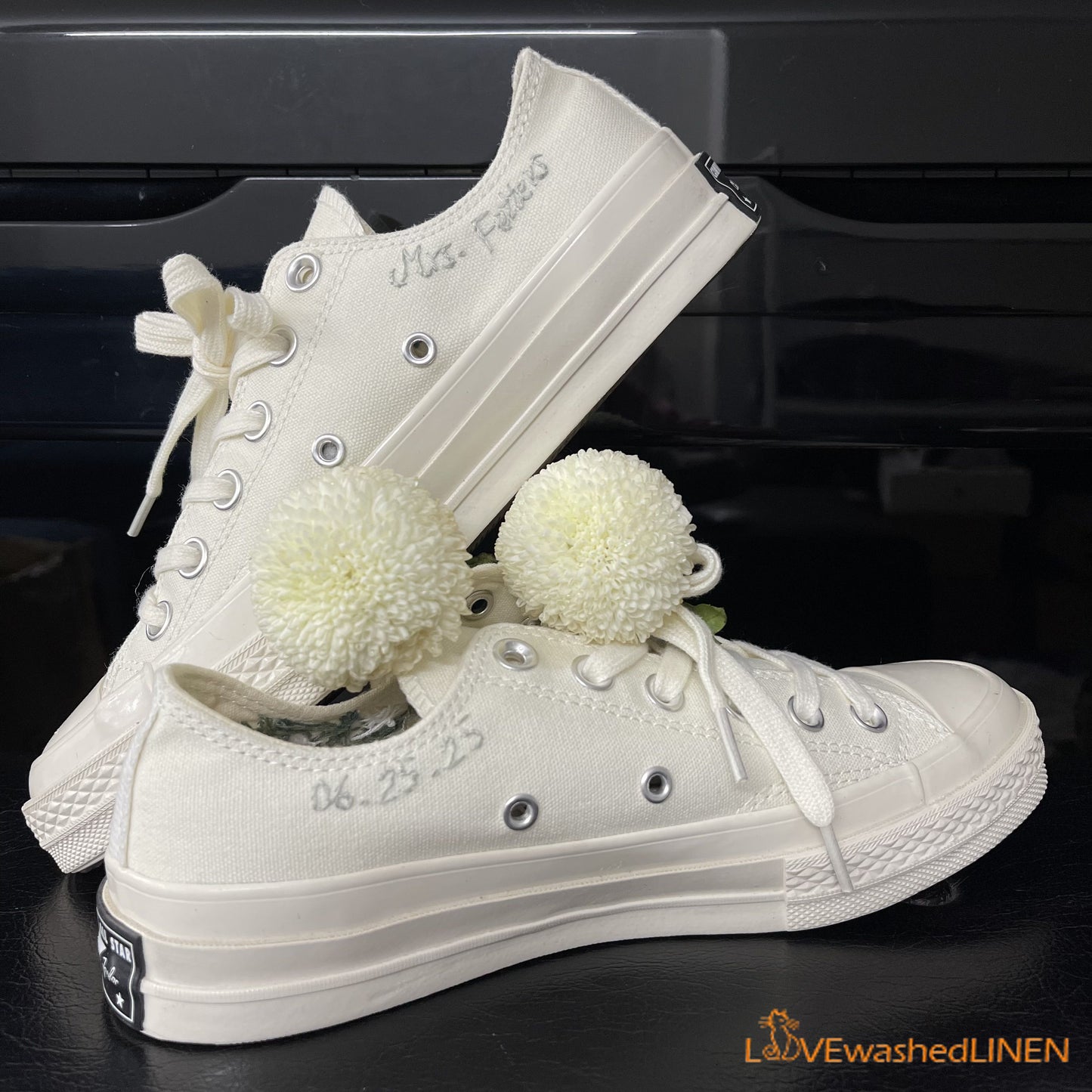 3 D Hand Embroidery Coverse Chuck Taylor/ Wedding Flowers Embroidered Converse/ Bridal Flowers Embroidered Sneakers Wedding Flowers