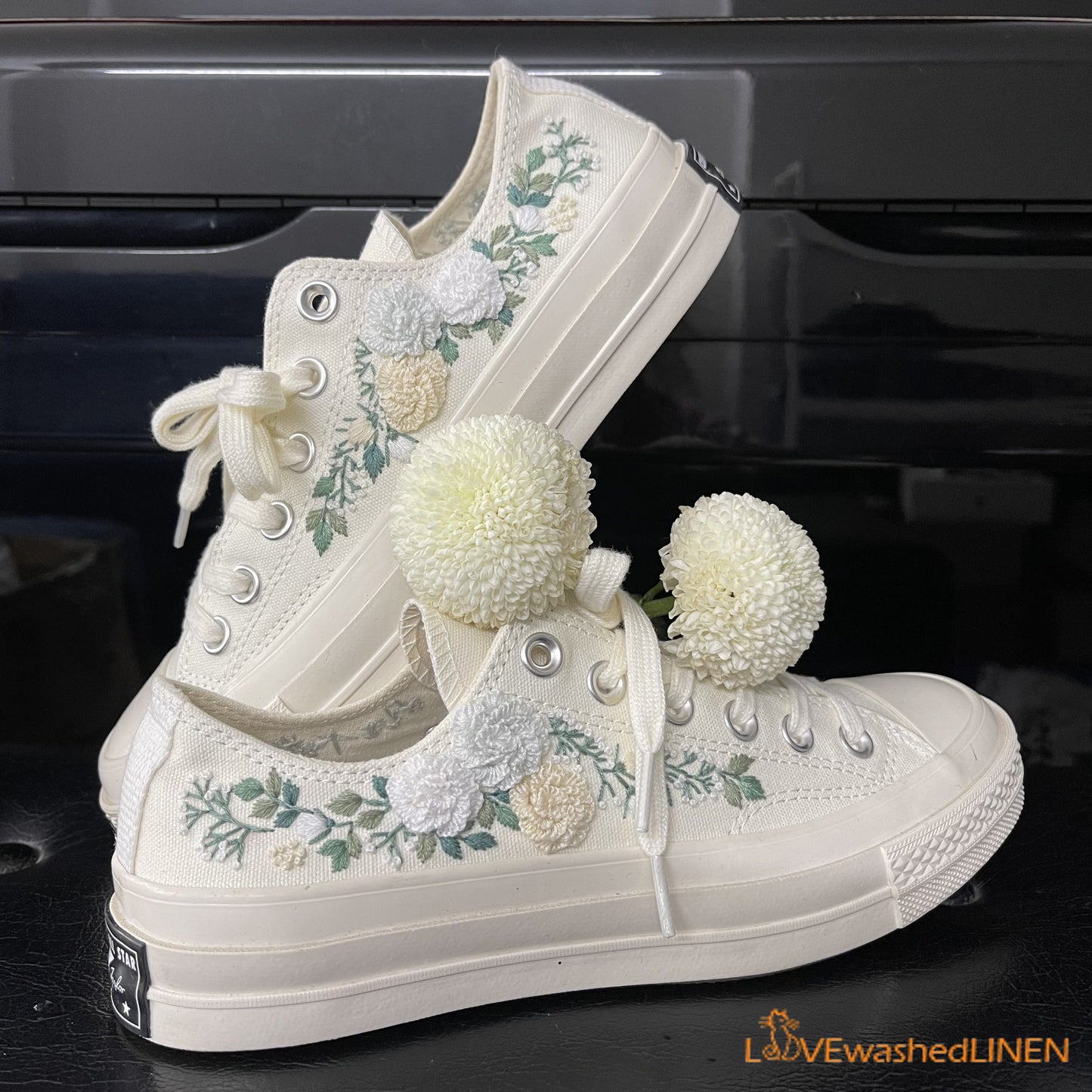 3 D Hand Embroidery Coverse Chuck Taylor/ Wedding Flowers Embroidered Converse/ Bridal Flowers Embroidered Sneakers Wedding Flowers