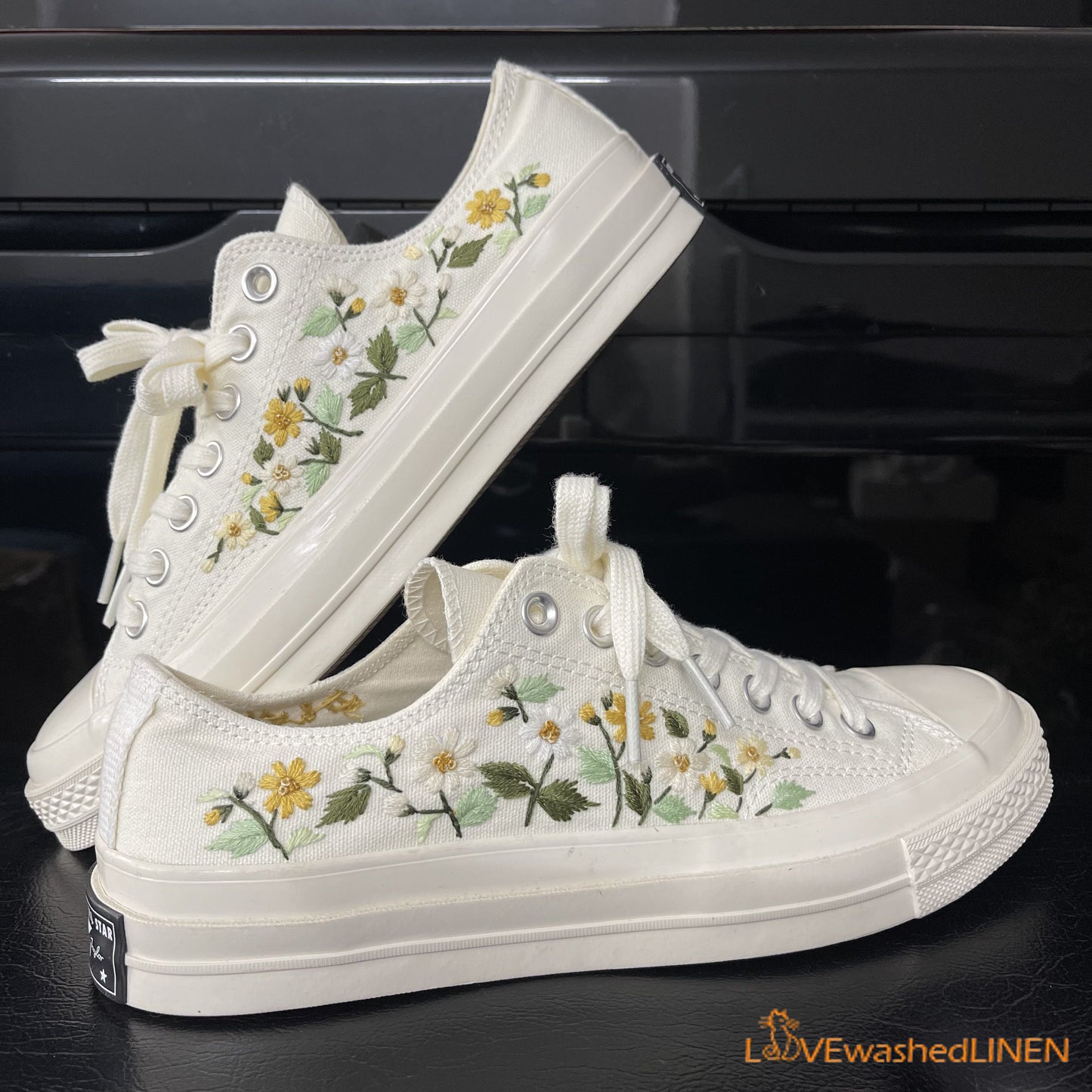 Custom Coverse Chuck Taylor/ Wedding Flowers Embroidered Converse/ Bridal Flowers Embroidered Sneakers Wedding Flowers Embroidered Sneakers/