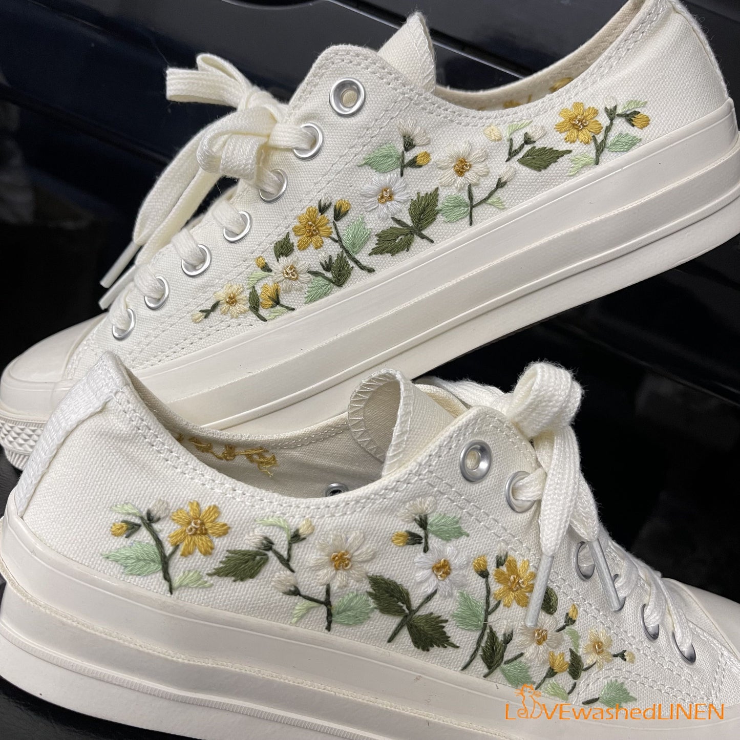 Custom Coverse Chuck Taylor/ Wedding Flowers Embroidered Converse/ Bridal Flowers Embroidered Sneakers Wedding Flowers Embroidered Sneakers/