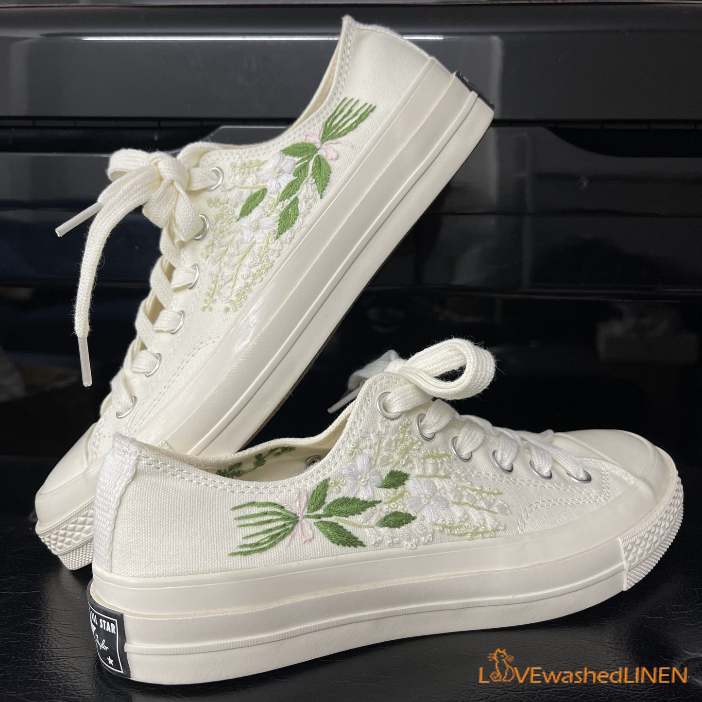 Custom Coverse Chuck Taylor/ Wedding Flowers Embroidered Converse/ Bridal Flowers Embroidered Sneakers Wedding Flowers Embroidered Sneakers/