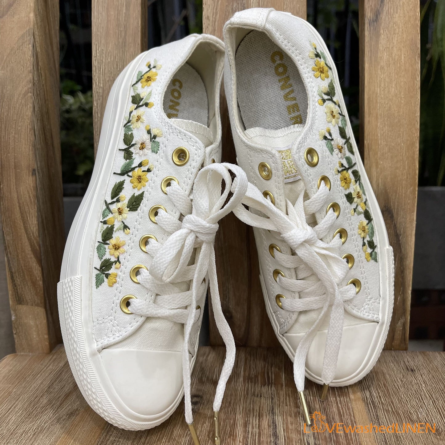 Custom Coverse Platform/Wedding Flowers Embroidered Converse/Bridal Flowers Embroidered Sneakers/ Tana Daisies Flowers Embroidered Sneakers