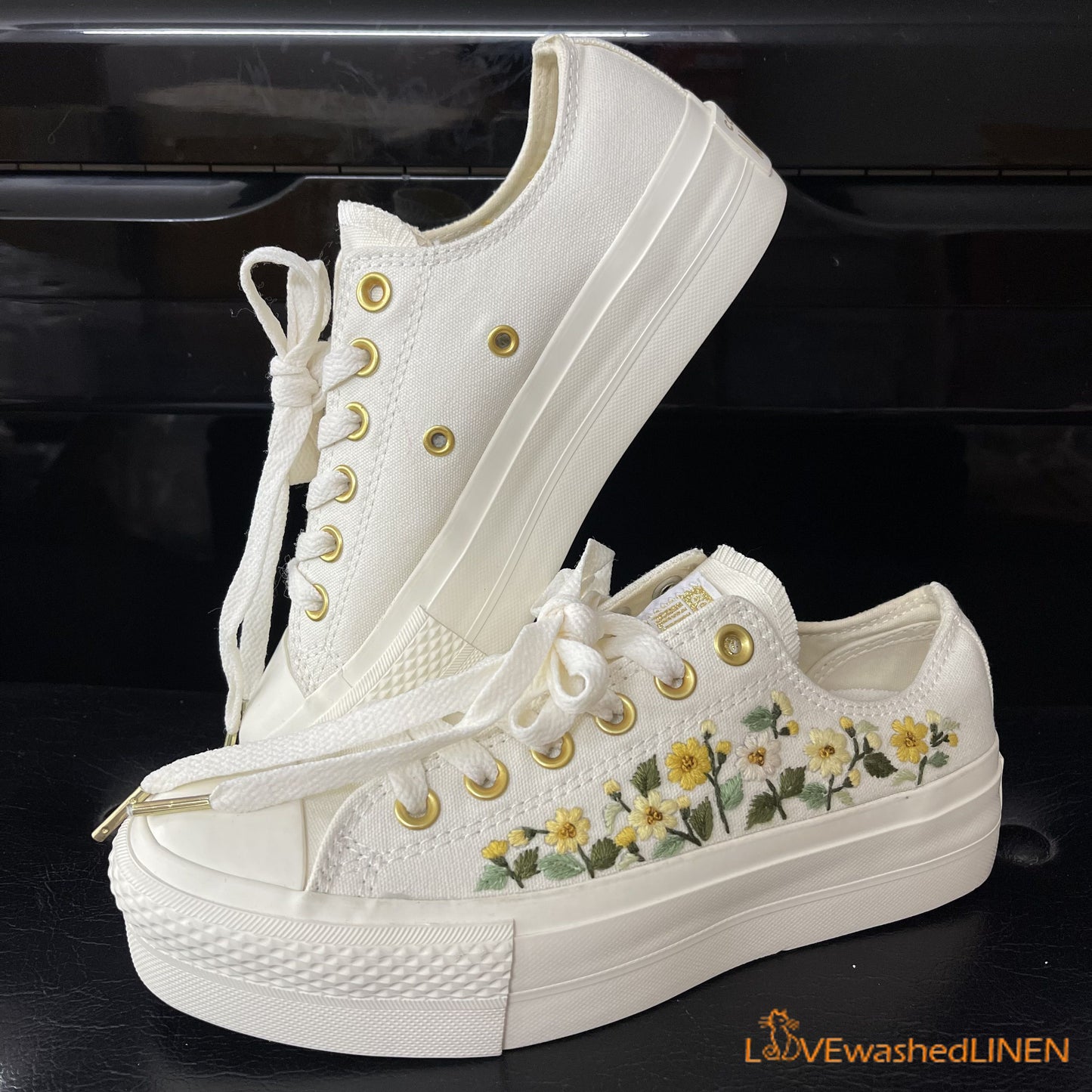 Custom Coverse Platform/Wedding Flowers Embroidered Converse/Bridal Flowers Embroidered Sneakers/ Tana Daisies Flowers Embroidered Sneakers