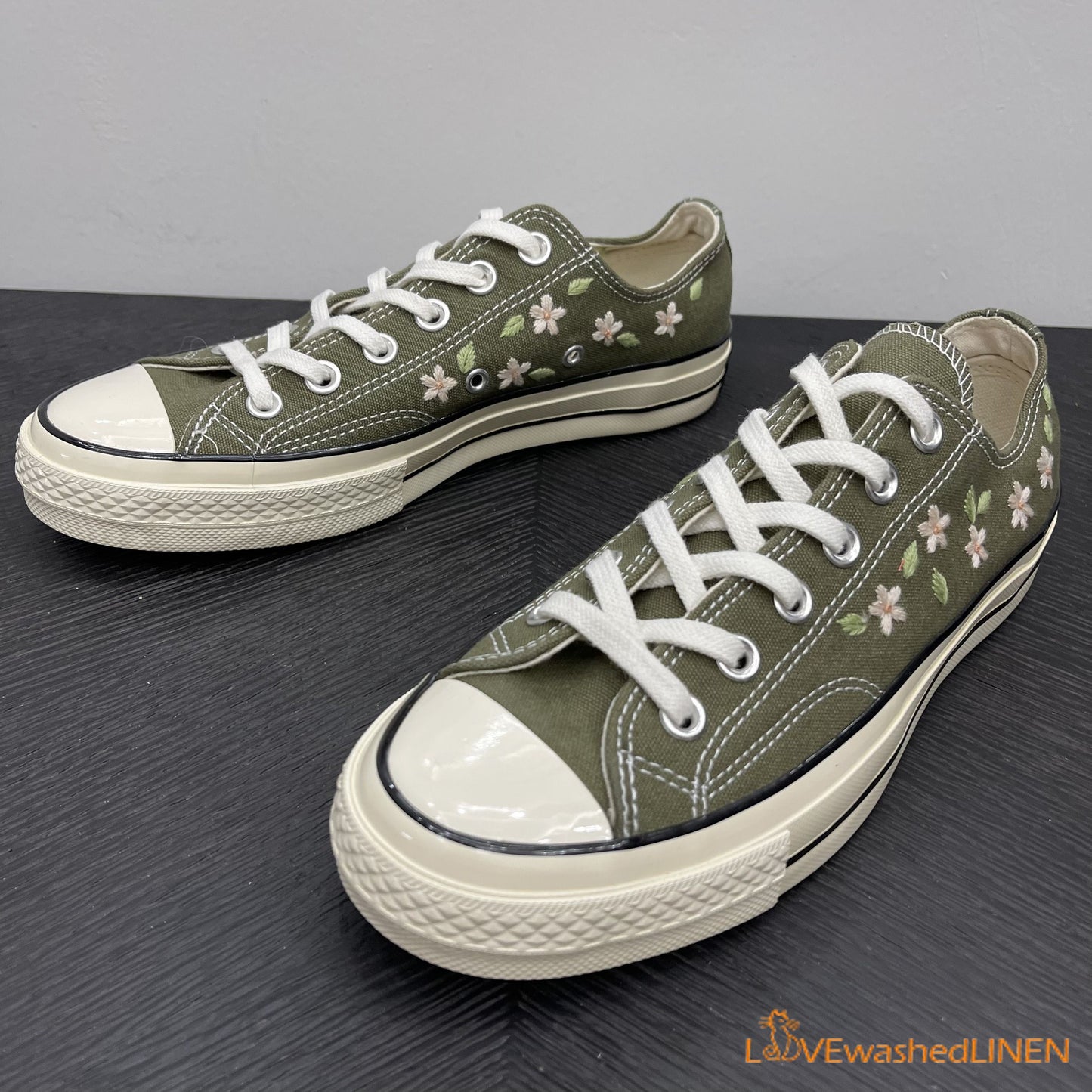 Embroidered Converse/ Custom Converse Chuck Taylor Embroidered Flowers / Embroidered Converse Low Tops