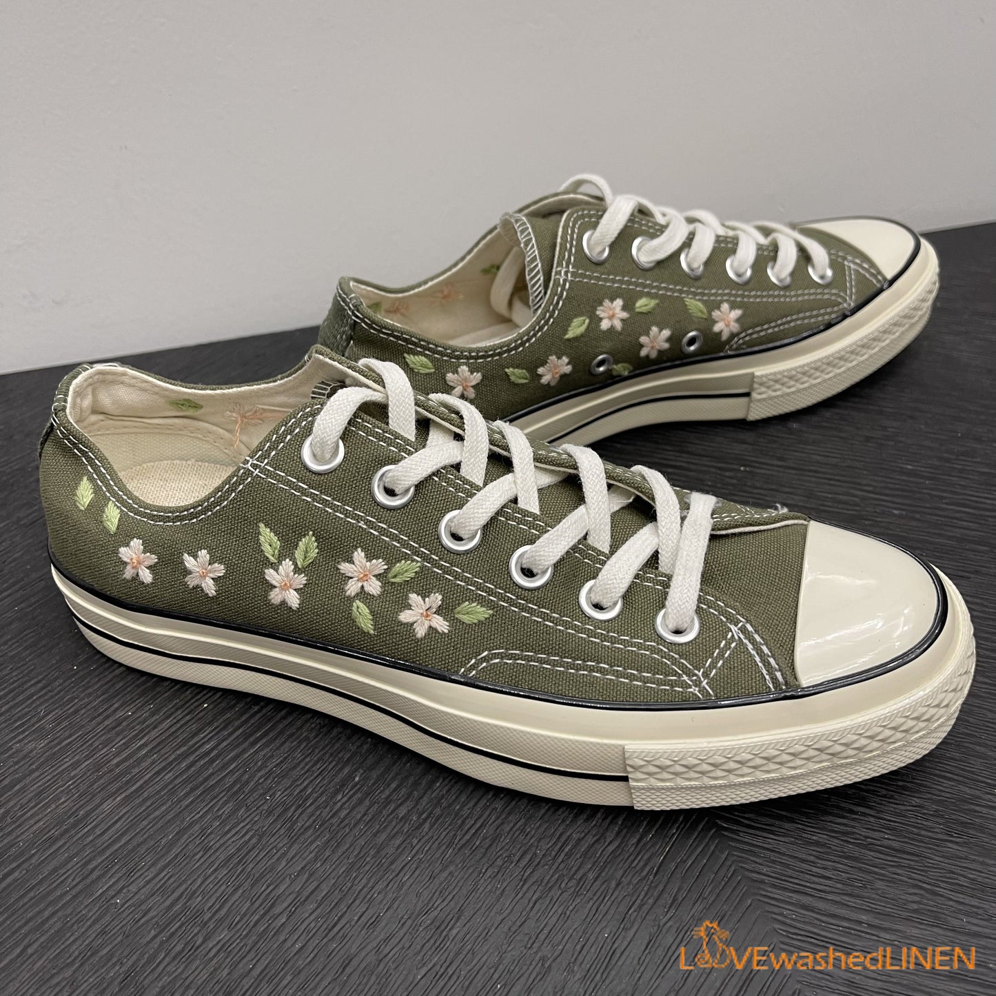 Embroidered Converse/ Custom Converse Chuck Taylor Embroidered Flowers / Embroidered Converse Low Tops