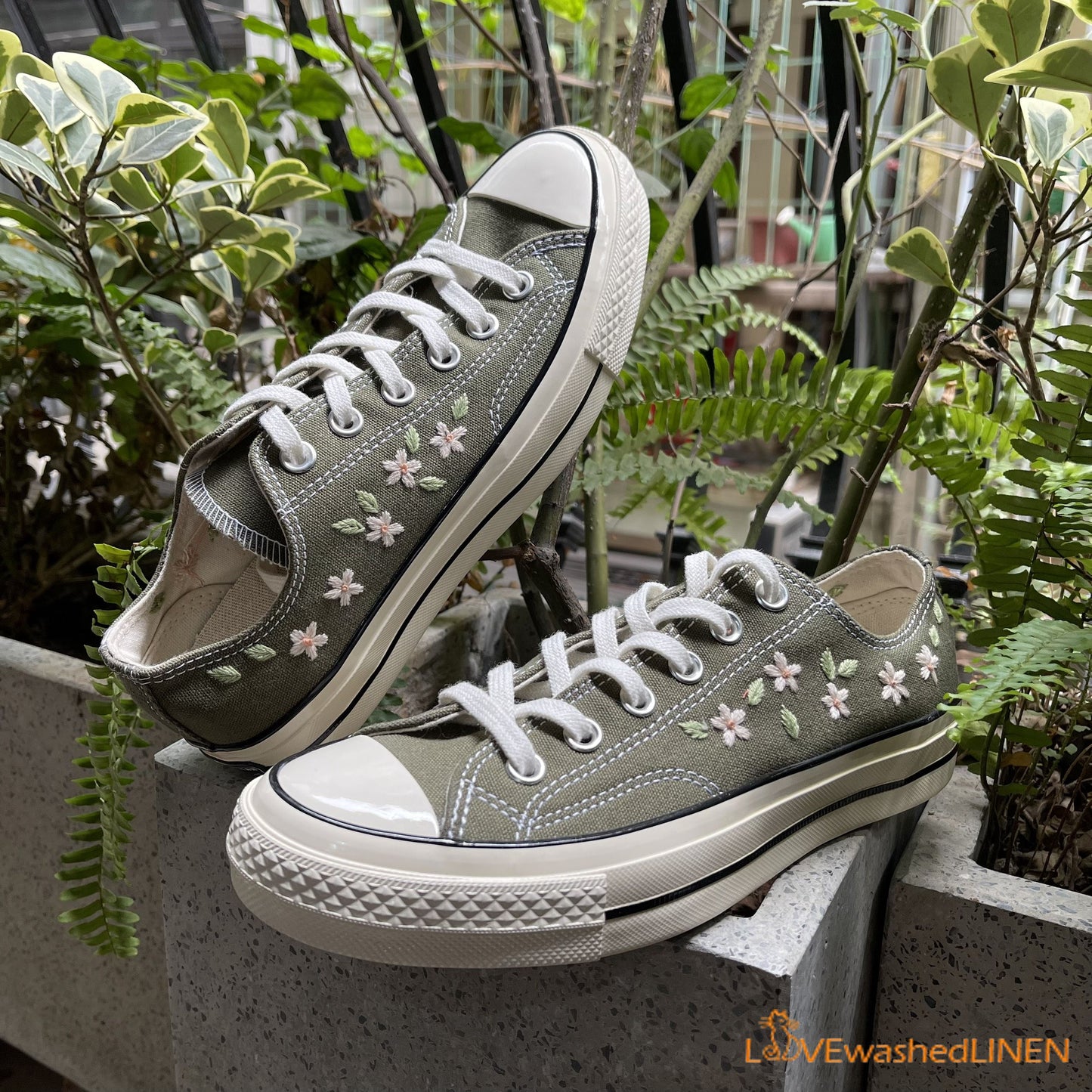 Embroidered Converse/ Custom Converse Chuck Taylor Embroidered Flowers / Embroidered Converse Low Tops