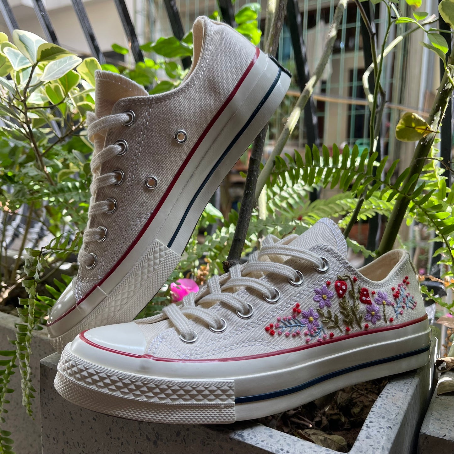 Embroidered Converse/ Custom Converse Chuck Taylor Embroidered Flowers/ Embroidered Converse Low Tops / Wedding Embroidered Shoes