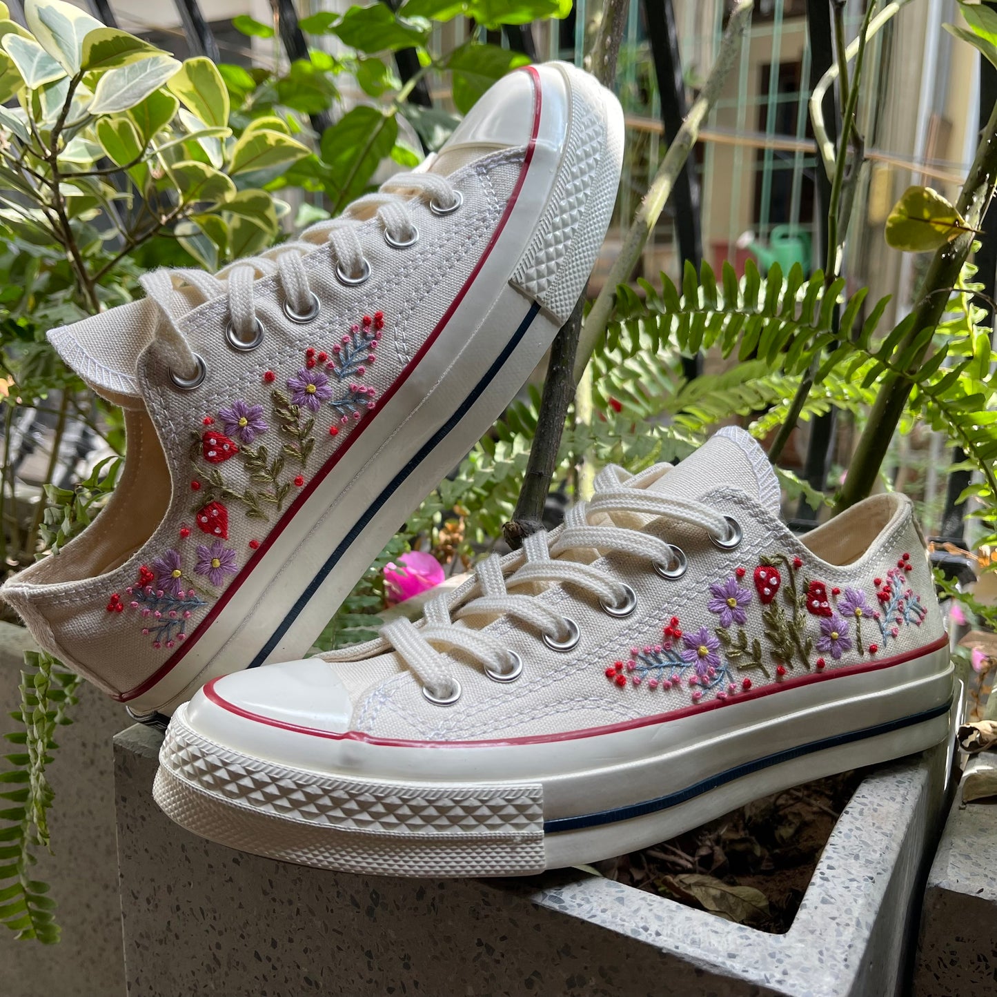 Embroidered Converse/ Custom Converse Chuck Taylor Embroidered Flowers/ Embroidered Converse Low Tops / Wedding Embroidered Shoes